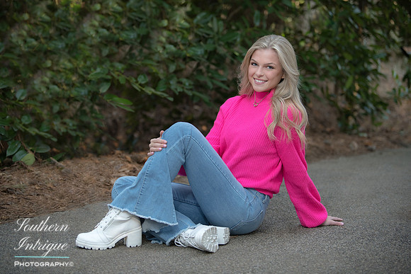 VHHS Grad Maddie Final Selection-00420220212163431D85_9305-Edit-Edit