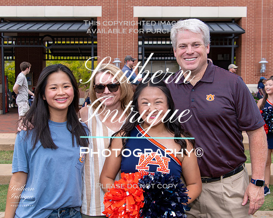 Auburn Fan Day Tiger Paws 2022 hrwm-02420220827124414D85_3619